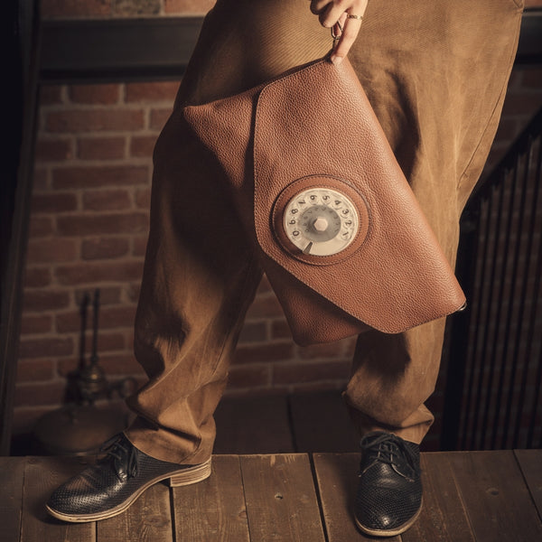 Letter phone bag caramello