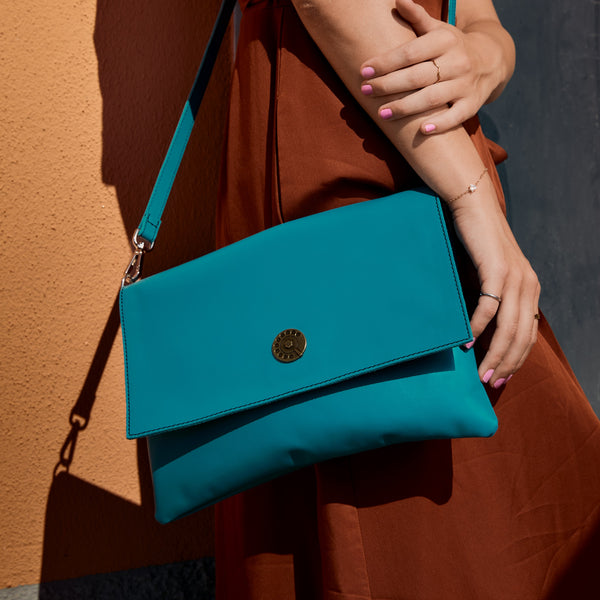 Pretty phone bag turchese