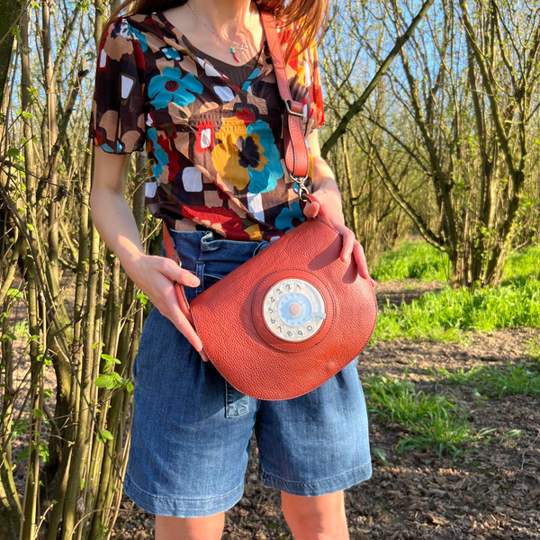 Saddle phone bag cotto