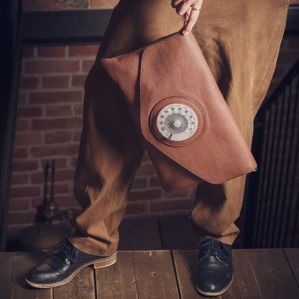 Letter phone bag cuoio